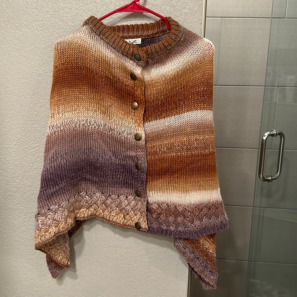 Shawl/ sweater/ poncho